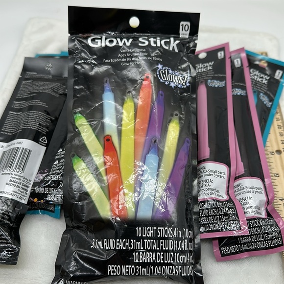 Glow Sticks Lot of 6” & 4” total 22 Sticks All Different Colors - Picture 4 of 7
